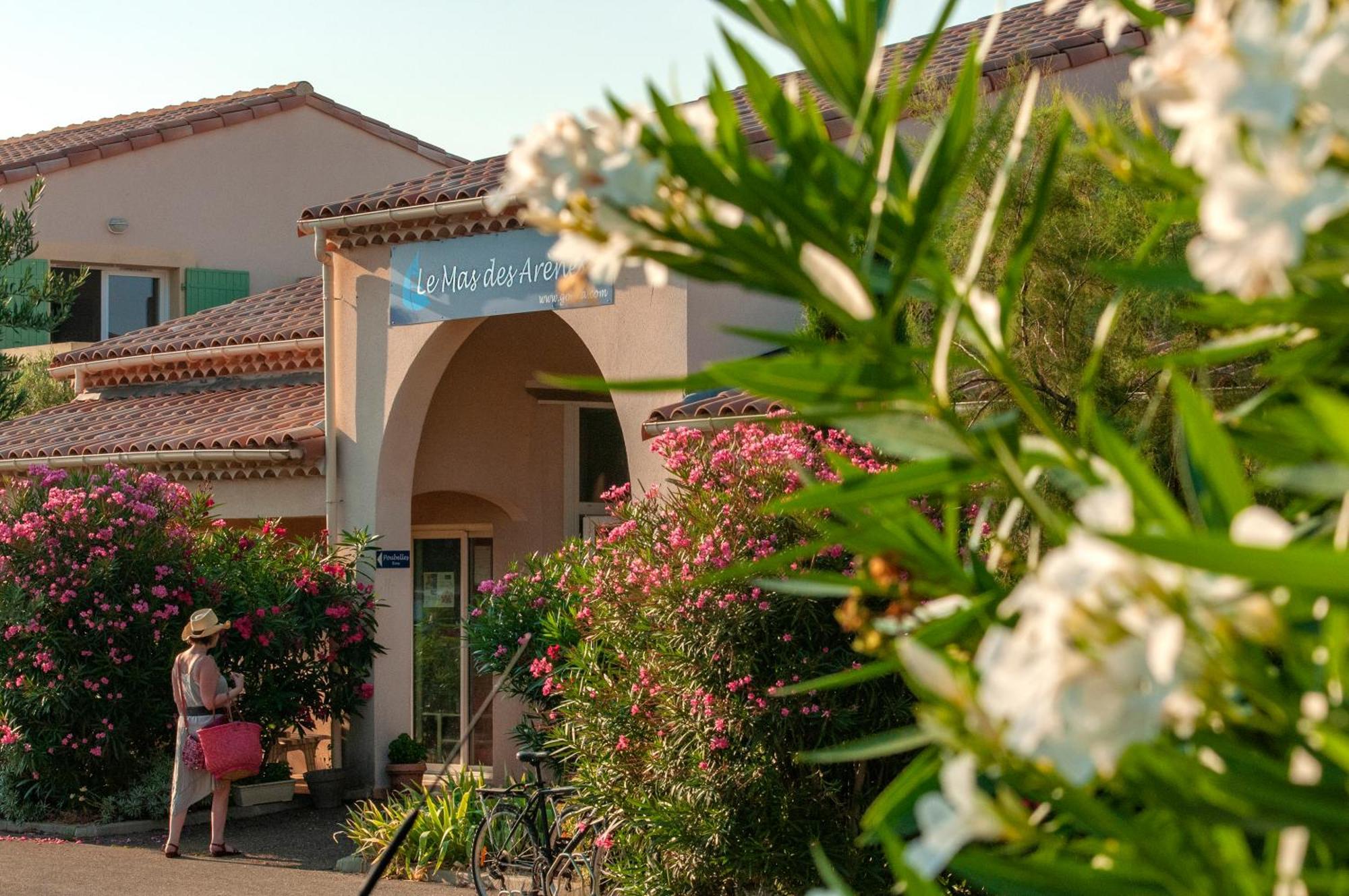 Residence Goelia Le Mas Des Arenes Mouries Exterior foto